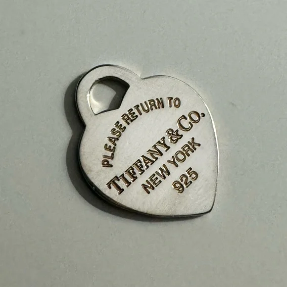 authentic Return to Tiffany® heart tag pendant in sterling silver, small
